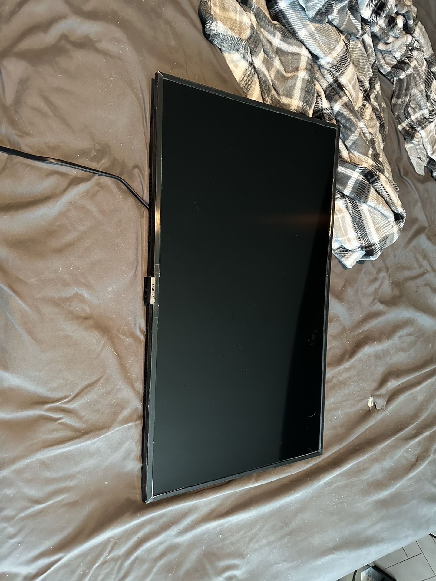 Samsung 32” 4K QLED Smart Tv Mint Condition