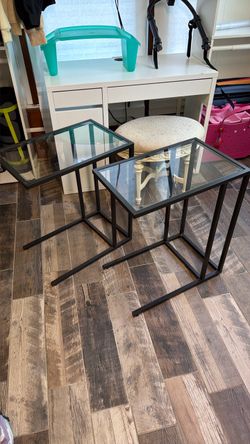2 lap tops tables