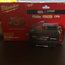 M18 Milwaukee Red Lithium Forge & Charger