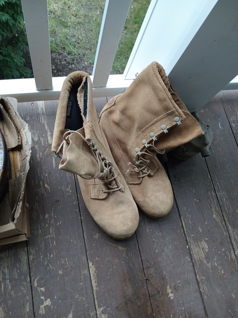 Belle Ville Military Mens Boots Size 9.5 Wide Tan 800 Grain Winter Boot, Almost New.