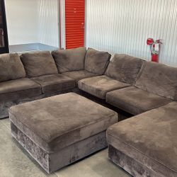 Large comfy brown couch- Clean-Free Delivery 🚚 💨