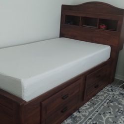 2 Twin Beds With Mattress 