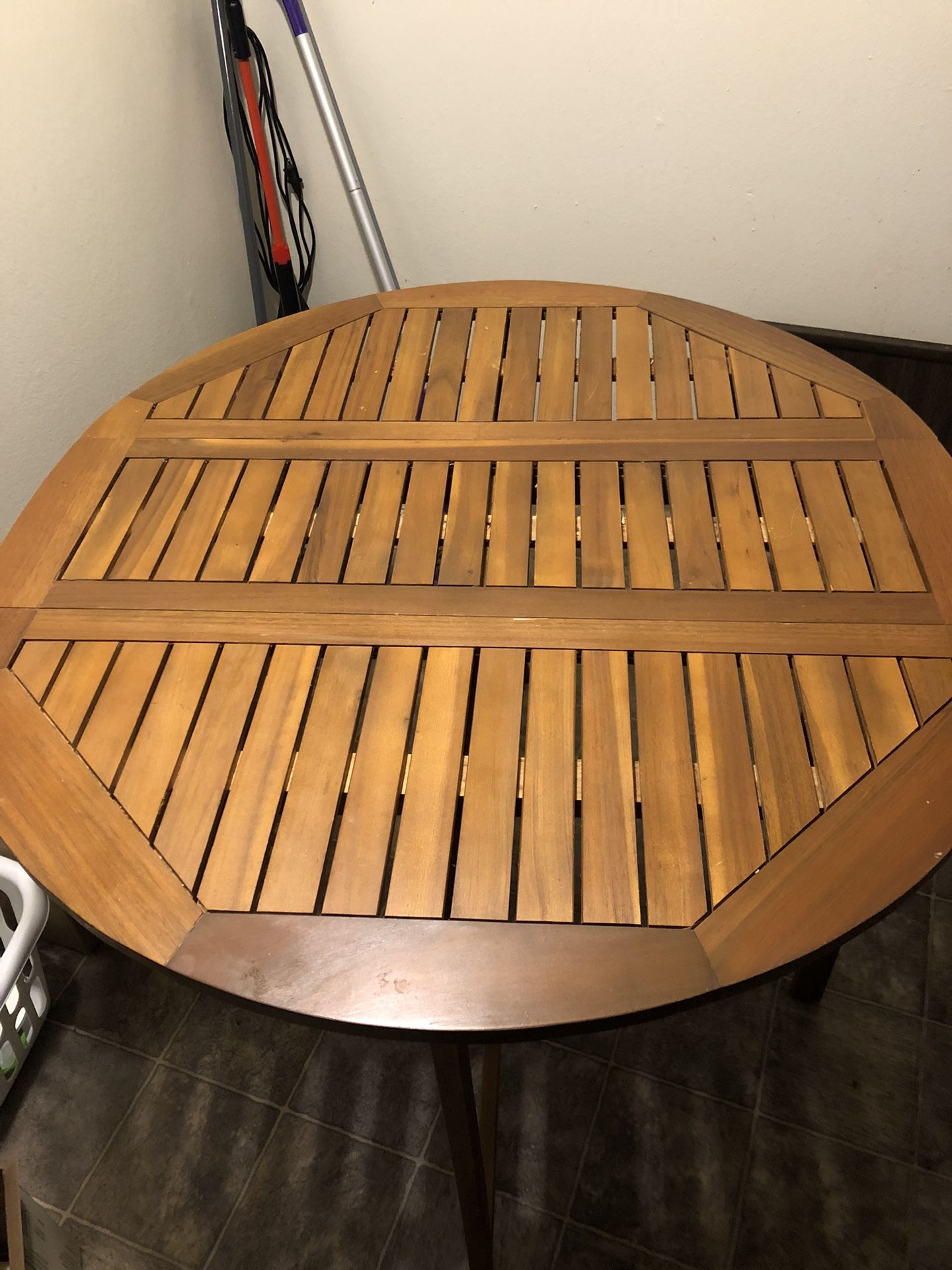 Table (foldable) Shelves (foldable) Chair