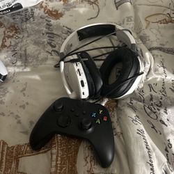 Xbox Controller Series X AND  Turtle Beach Recon 200 Bundle 