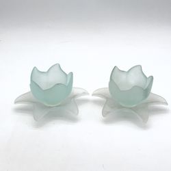 This set of 2 blue frosted satin glass candle holders features a unique water lily shape, perfect for all occasions. The medium-sized holders are 8" a