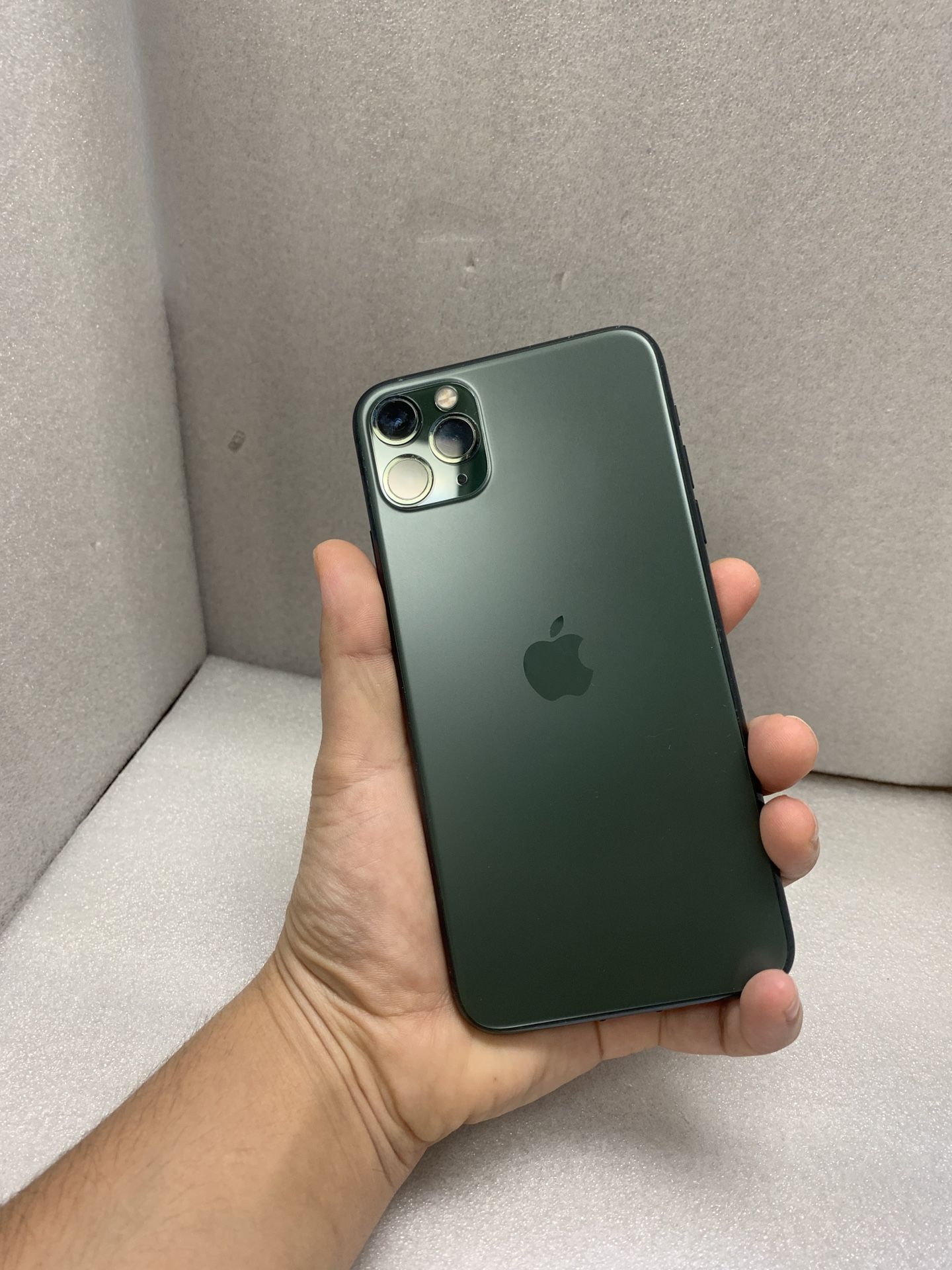 iPhone 11 Pro Max 256gb Unlocked- Green - Babcock