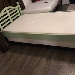 Twin Bed 