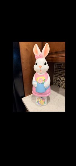 Blow Mold - 24 inch Girl Easter 🐣 Bunny 🐰 with flower 🌺 basket (like new)