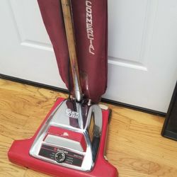 BIG BRUSH ROLL  , SENTRIA COMMERCIAL VACUUM  , WORKS EXCELLENT   , IN THE BOX 