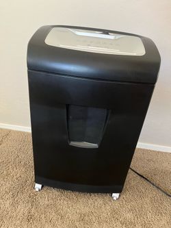 The Staples SPL-TXC15A is a 15-sheet cross-cut shredder