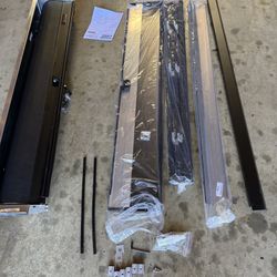 Roll-N-Lock M-Series XT Manual Tonneau Fit 16-23 Toyota Tacoma 5'1" w/o Trl Pkg