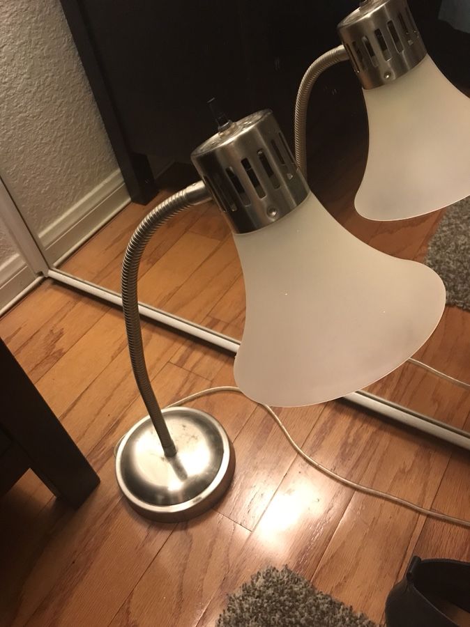 Desk lamp