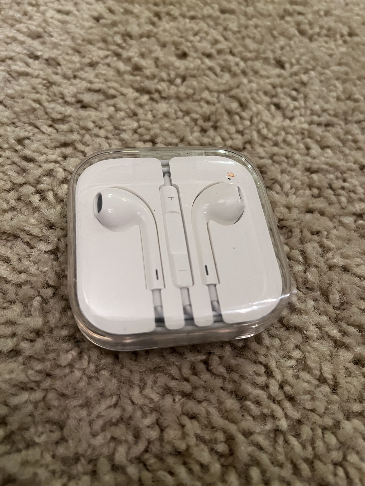 Apple EarPods Headphones with 3.5mm Plug, Wired Ear Buds with Built-in Remote to Control Music