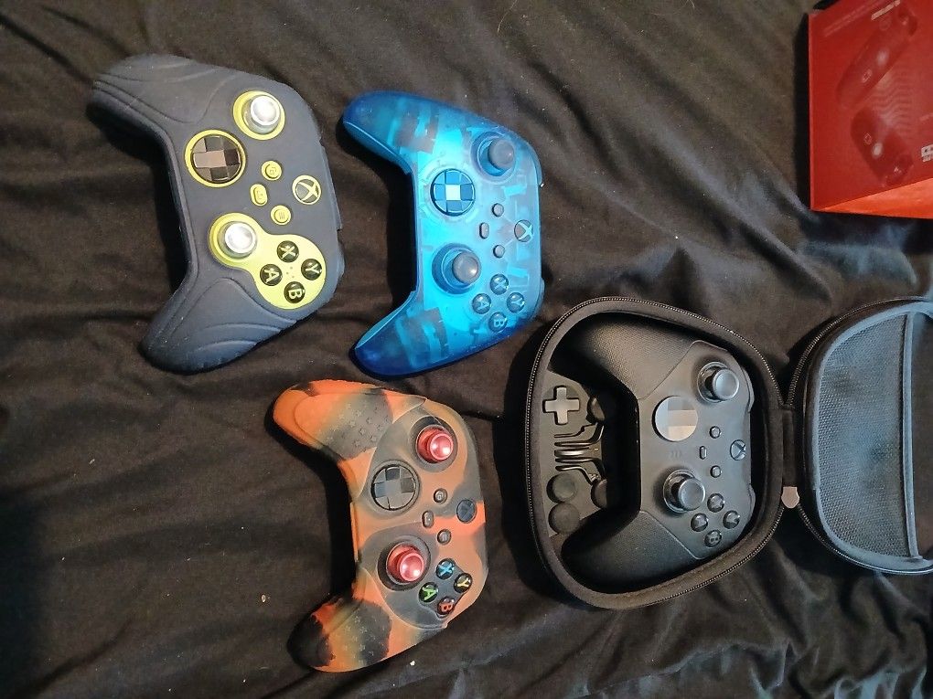 Xbox Series X Controllers