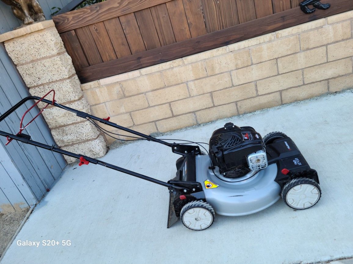 Murray 22" Walk Behind Gas Self Propelled Lawn Mower