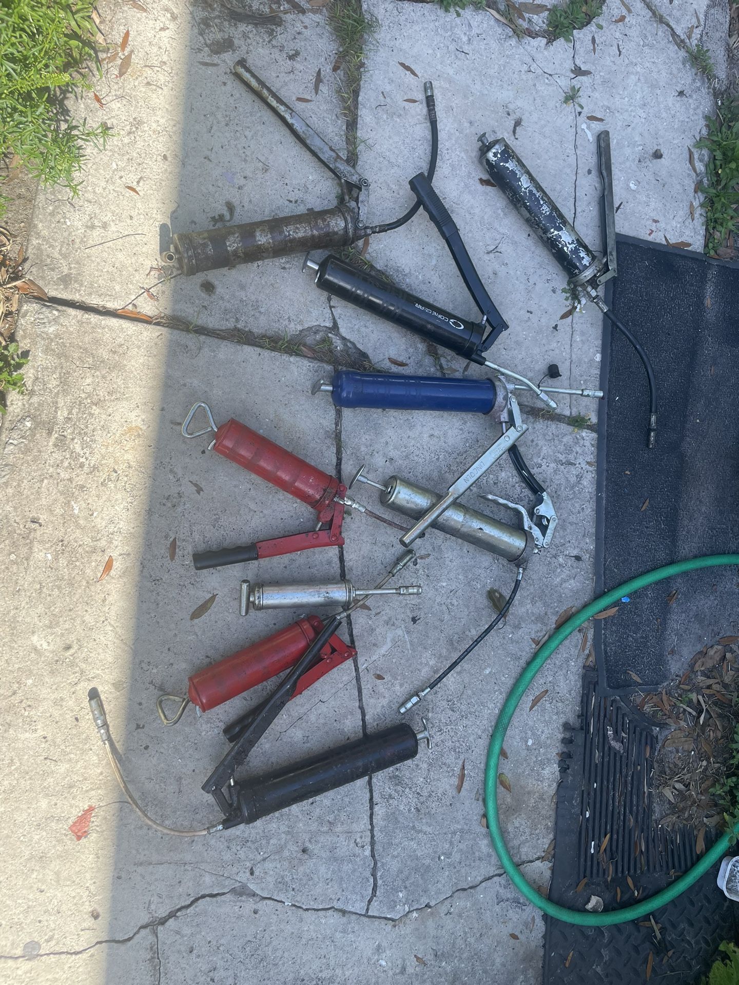 9 Grease Guns $15 EACH CADA UNO