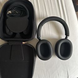 Sony XM5 Headphones