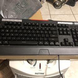 Pichel Gaming Keyboard With Phone Holder And Volume Wheel