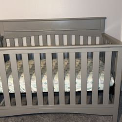 Baby/Toddler Crib With Mattress 