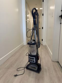 Shark Navigator Lift-Away Deluxe Vacuum – Powerful Suction & HEPA Filter