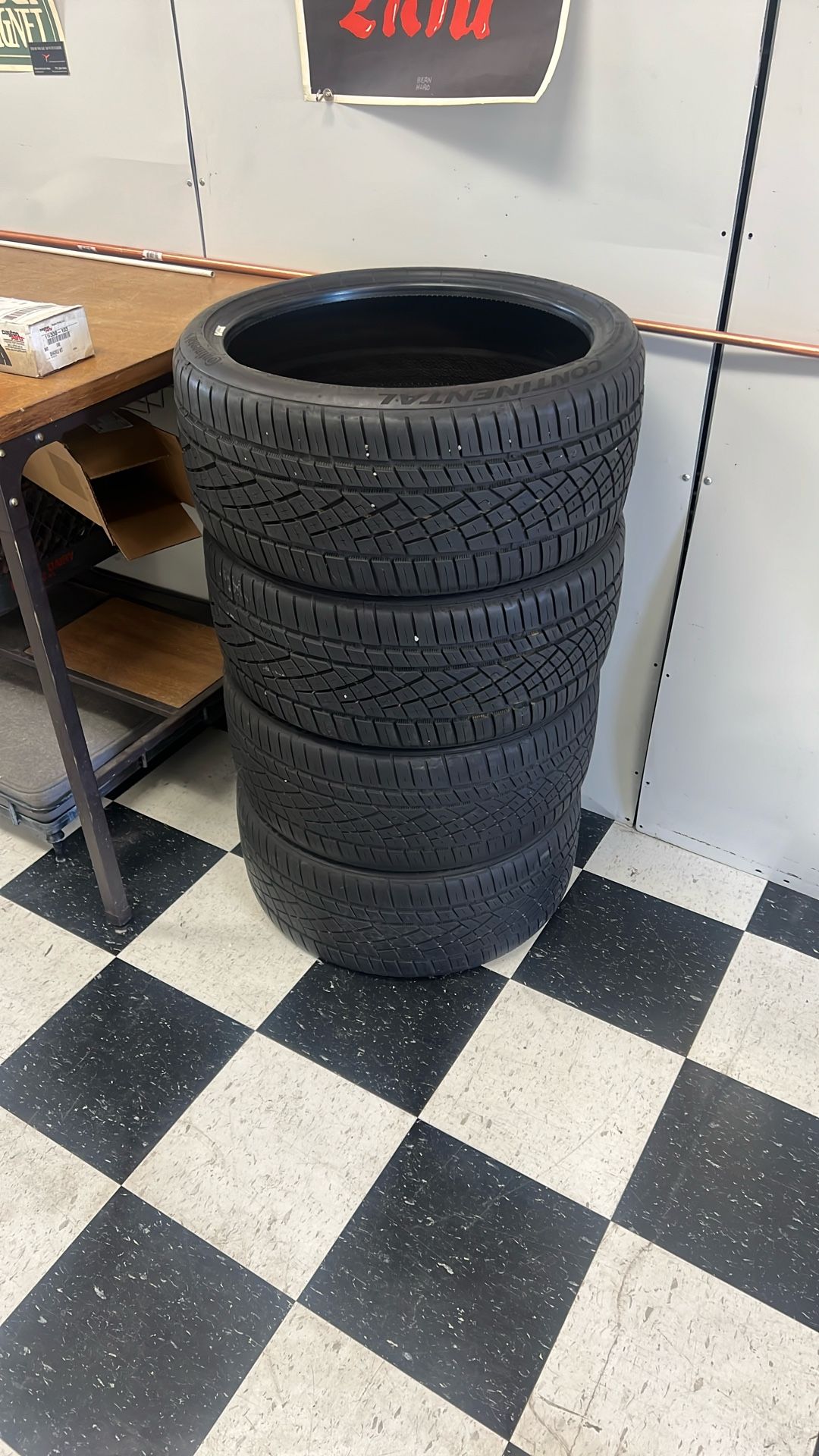 4 Tires Continental Extreme Contact Sport, 235/35ZR19 91Y