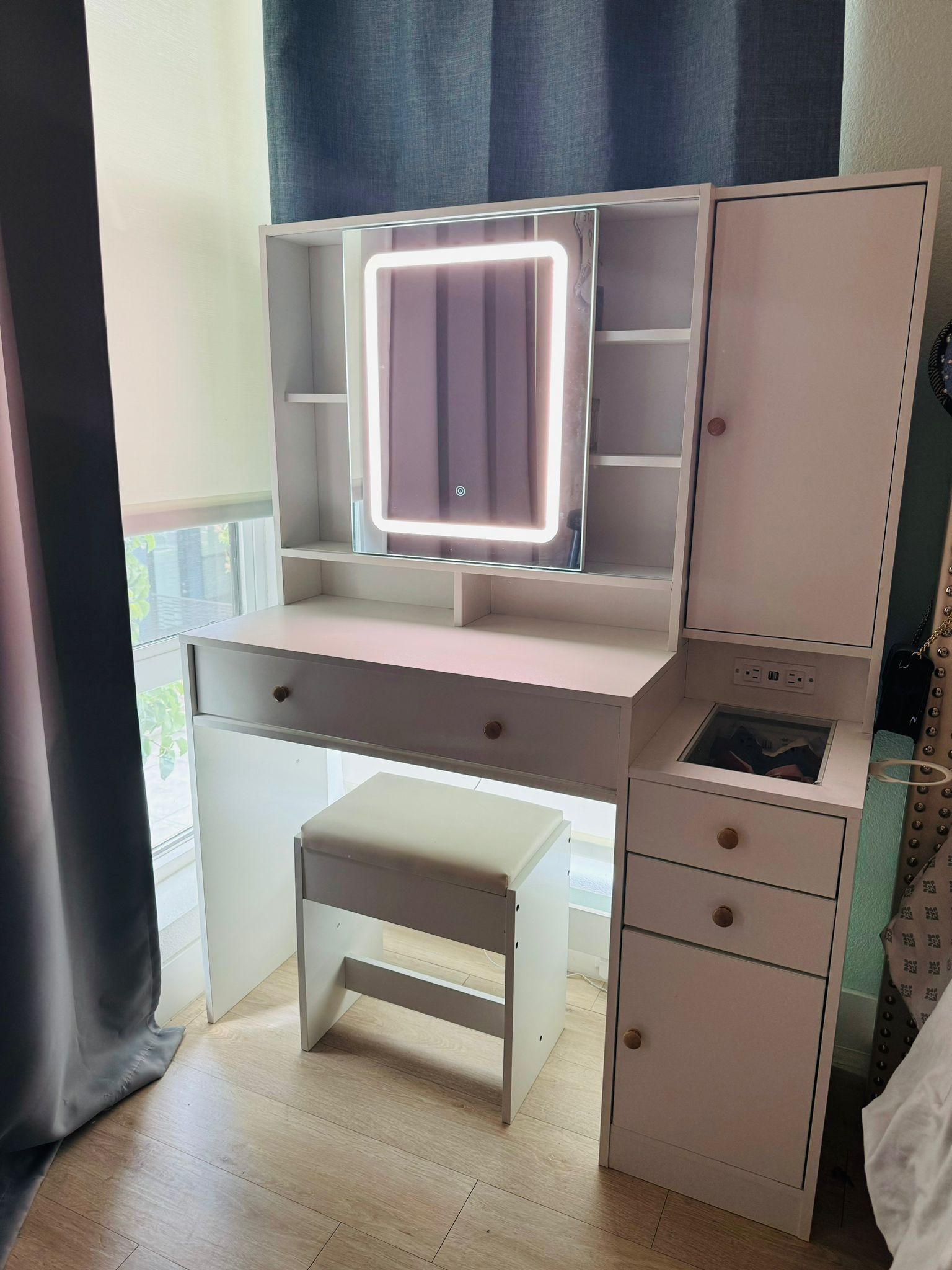 Makeup Vanity 