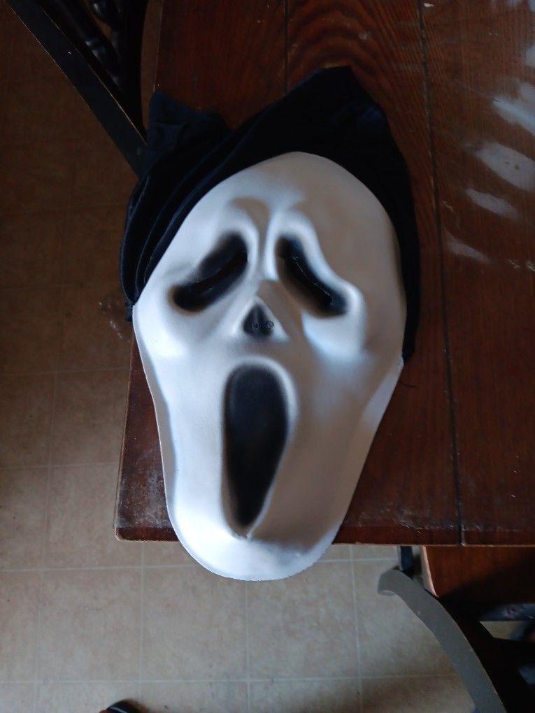 Ghost face scream mask.