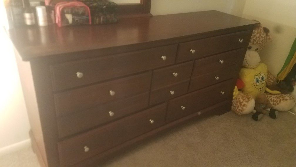 VANITY DRESSER (7 DRAWERS)