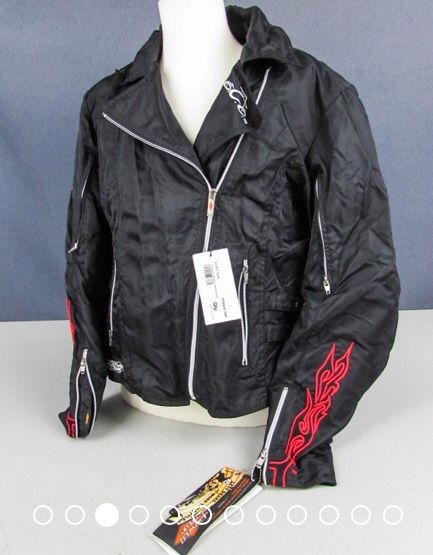 Motorcycle jacket woman xl runs smaller