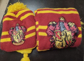 Harry Potter Scarf And Beanie Set.