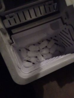 Igloo ice maker