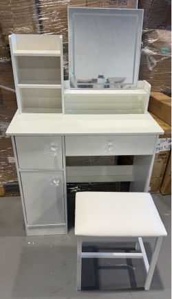 Small Vanity for Small Space （32” L x 16”D x45” H)