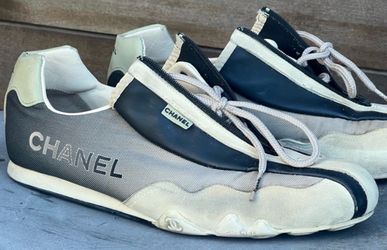 Chanel vintage size 9 comes with box
