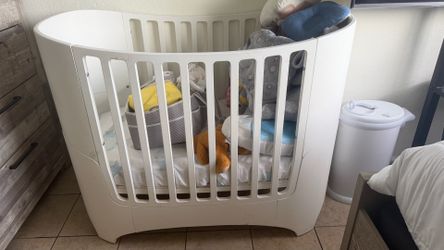 BABY CRIB ORIGINAL PRICE $1250