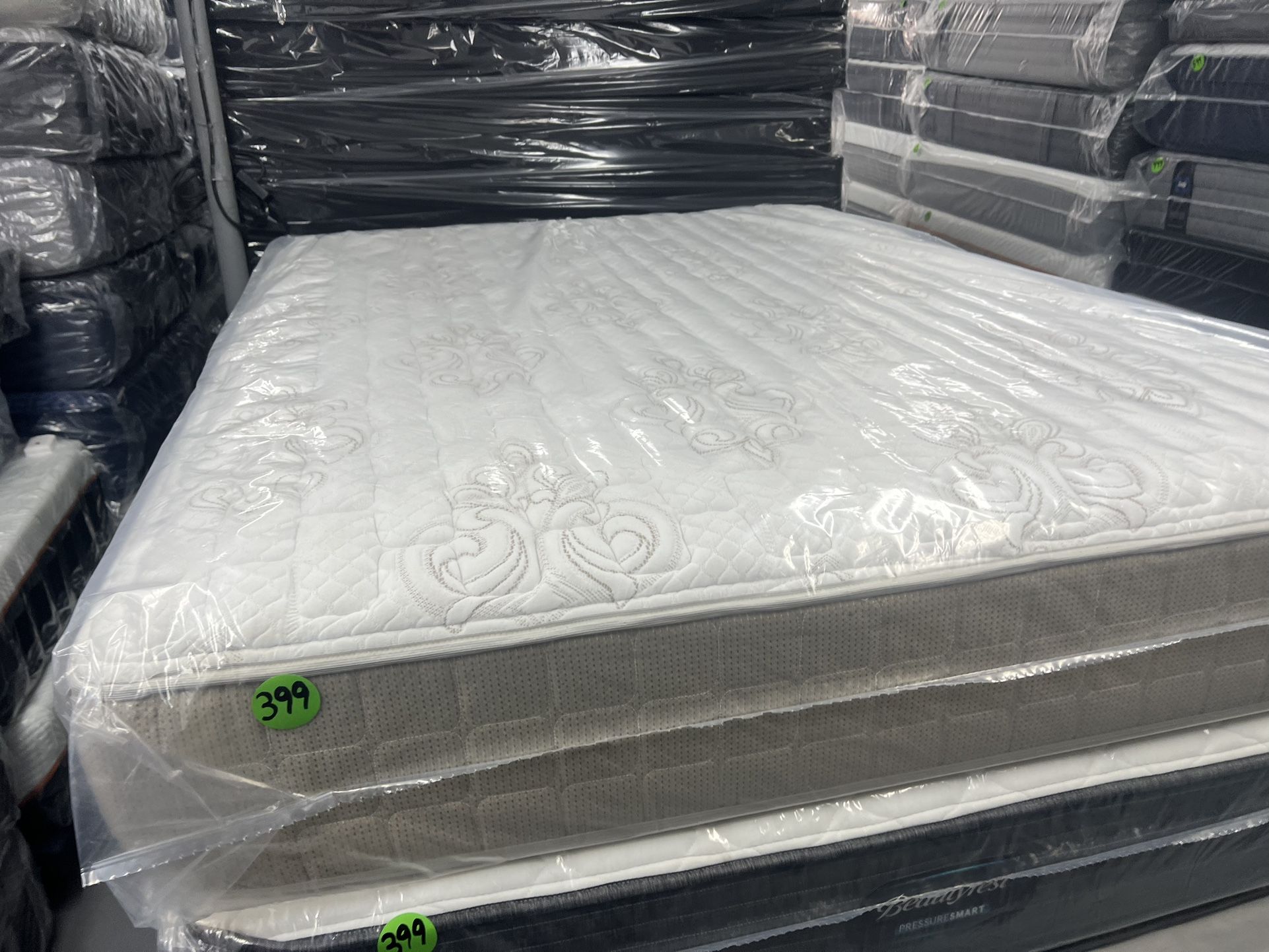 QUEEN SIZE SPRING AIR BACK SUPPORTER MATTRESS & BOX SPRING BED SET
