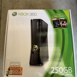 Xbox 360 S 1439 With Extras