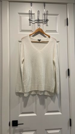 Express Cream V-Neck Knit Sweater