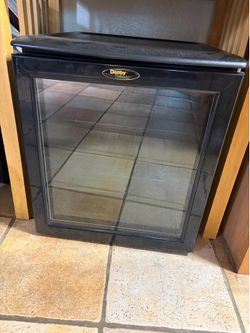Danby Mini fridge / wine cooler- works excellent!