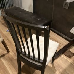 Table/5 chairs/bench