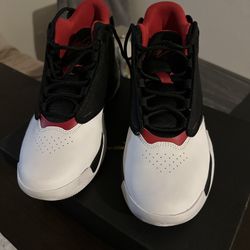 Jordan Max Aura 4 Size 6 1/2