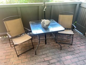 Patio Table 4 Chairs & Umbrella