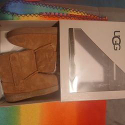 Toddler Ugg Boots Size 5, Brand New   