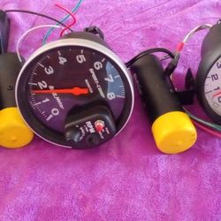 Autometer 5" White Faced Phantom  Tach With Shift Lite  (Brand New )