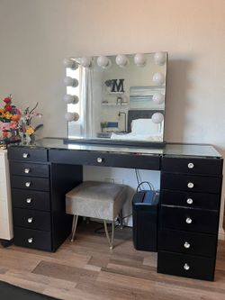 Used Makeup Vanity
