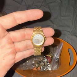 gold-tone Seiko SQ 50 women's quartz watch