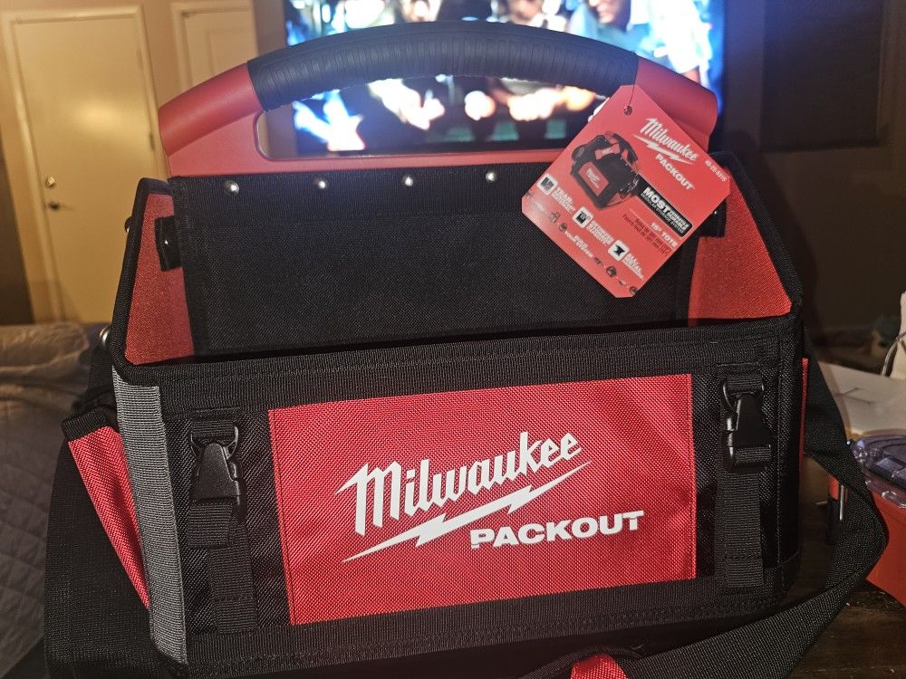 Milwaukee tote 15 Clearance
