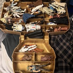 Star Wars figure lot and Case