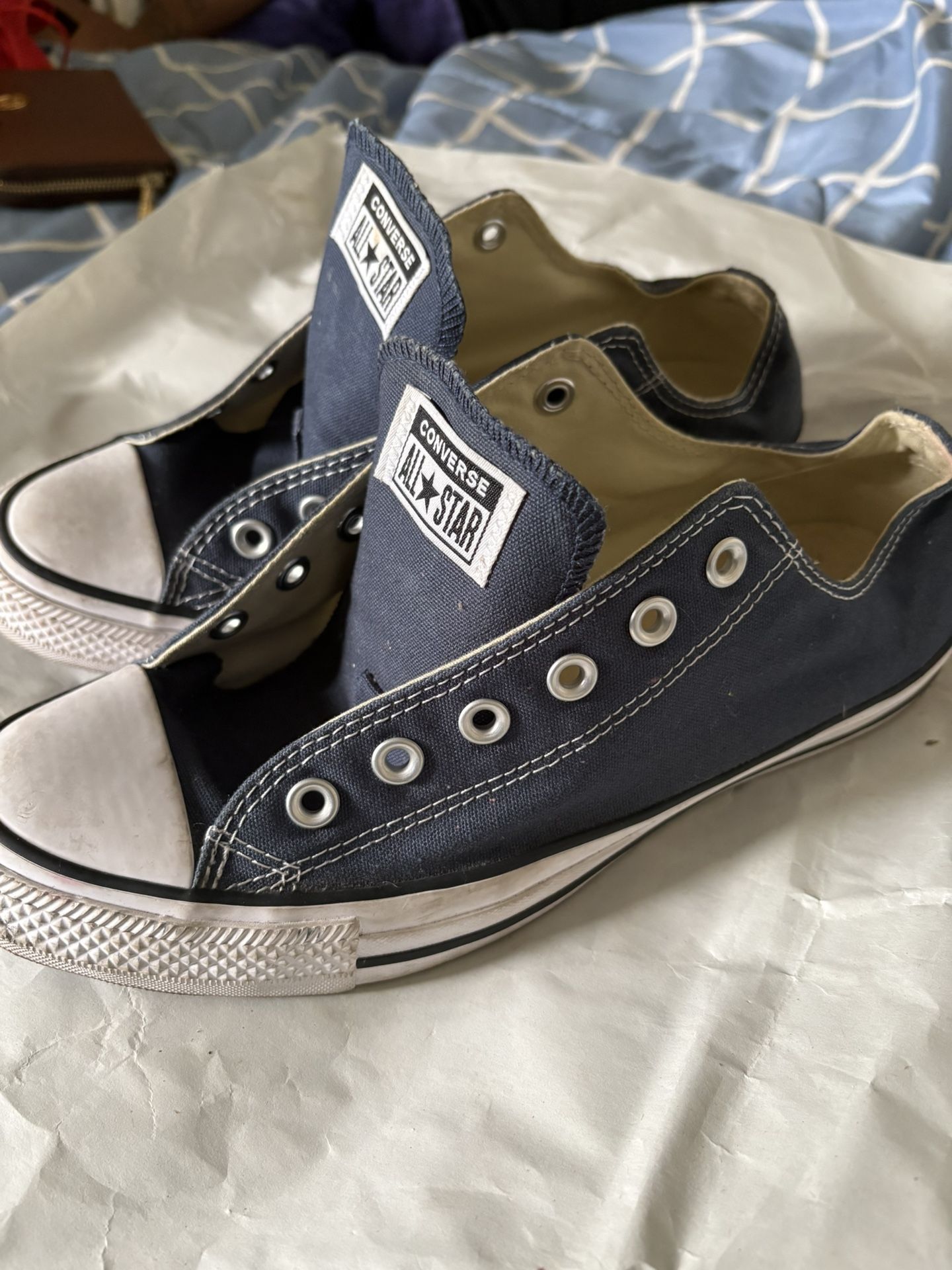 Converse Sneakers 👟 Size 8 Men Shoes 