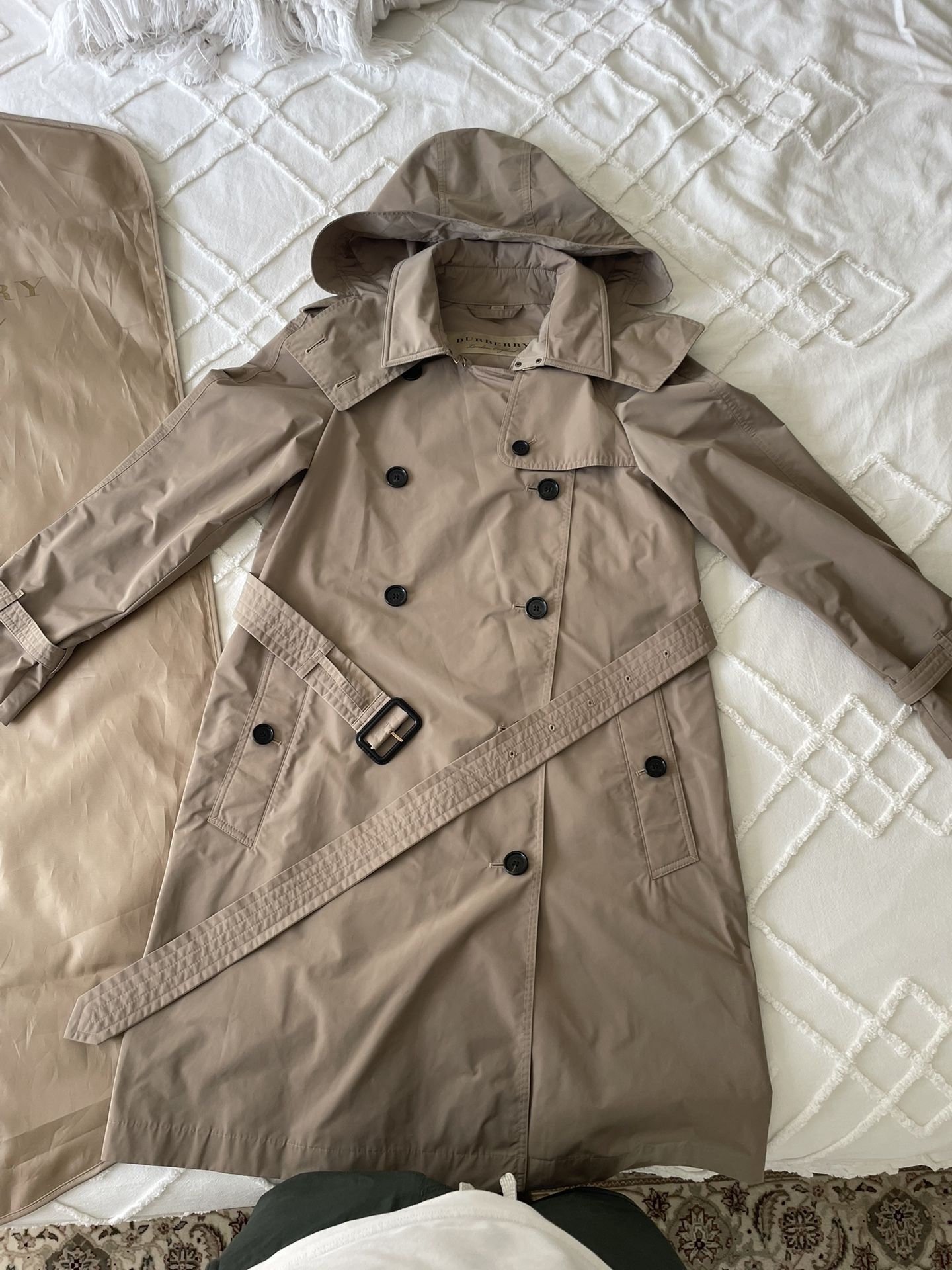 BURBERRY TRENCH COAT