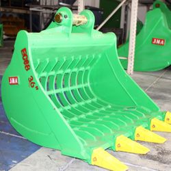 Excavator Volvo-ECR88 Bucket Skeleton with Teeth 36-inch width. Without the Pins.